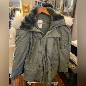 AUTHENTIC ISSUE: USAF Men's Military Parka Coat with Fur Trim S